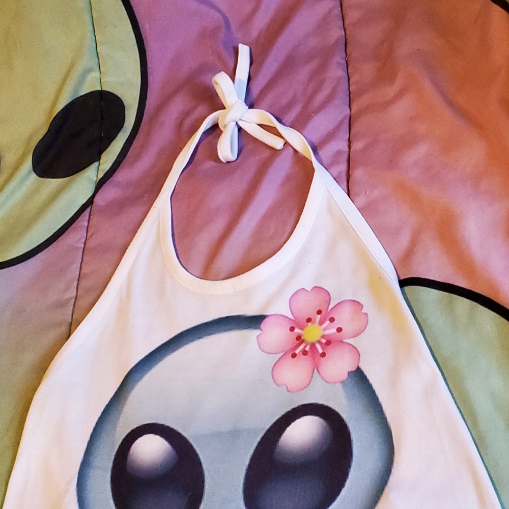 Alien Emoji Happy Monday Crop Top Flower Peace - Picture 2 of 6